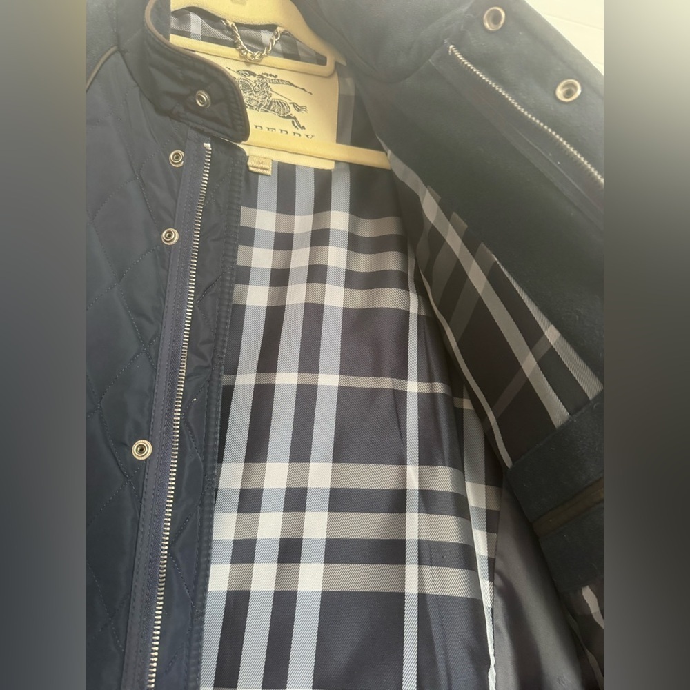 Authentic Burberry Quilted Barn Jacket - Picture 12 of 17